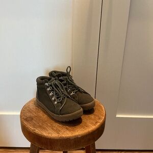 Boys GapKids Hiking/Fall boots Size 1
